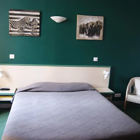 Hotel Central Отель По